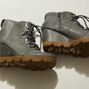 Sorel Joan Uptown Women's Charcoal Wedge Boots size 9